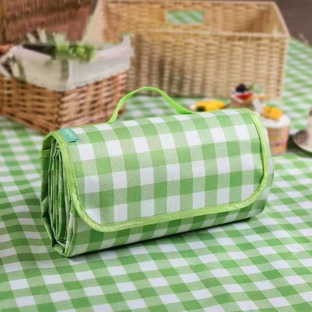 Waterproof and foldable picnic mat